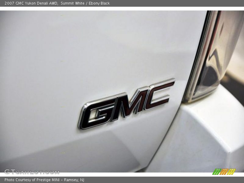Summit White / Ebony Black 2007 GMC Yukon Denali AWD
