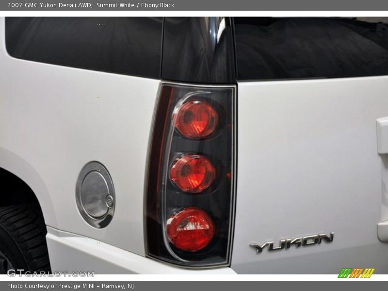Summit White / Ebony Black 2007 GMC Yukon Denali AWD