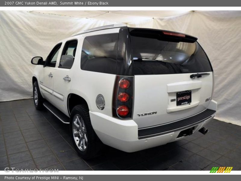 Summit White / Ebony Black 2007 GMC Yukon Denali AWD