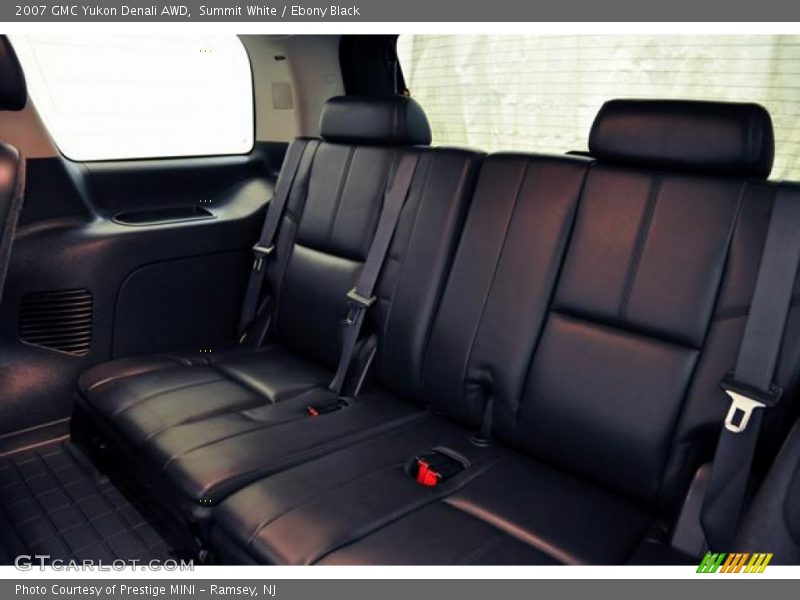 Summit White / Ebony Black 2007 GMC Yukon Denali AWD