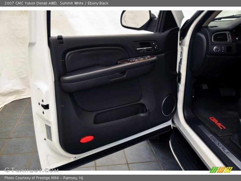 Summit White / Ebony Black 2007 GMC Yukon Denali AWD