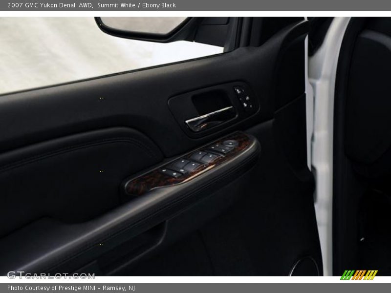 Summit White / Ebony Black 2007 GMC Yukon Denali AWD