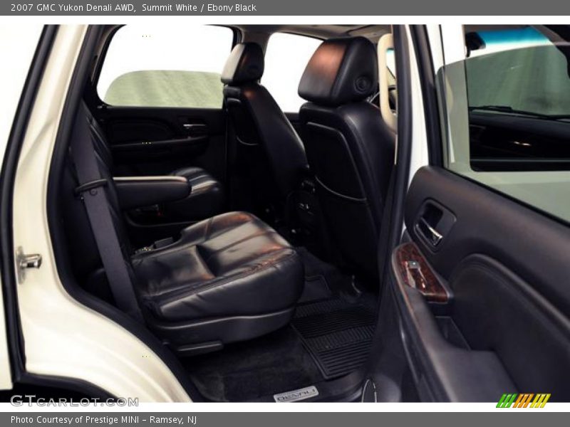Summit White / Ebony Black 2007 GMC Yukon Denali AWD