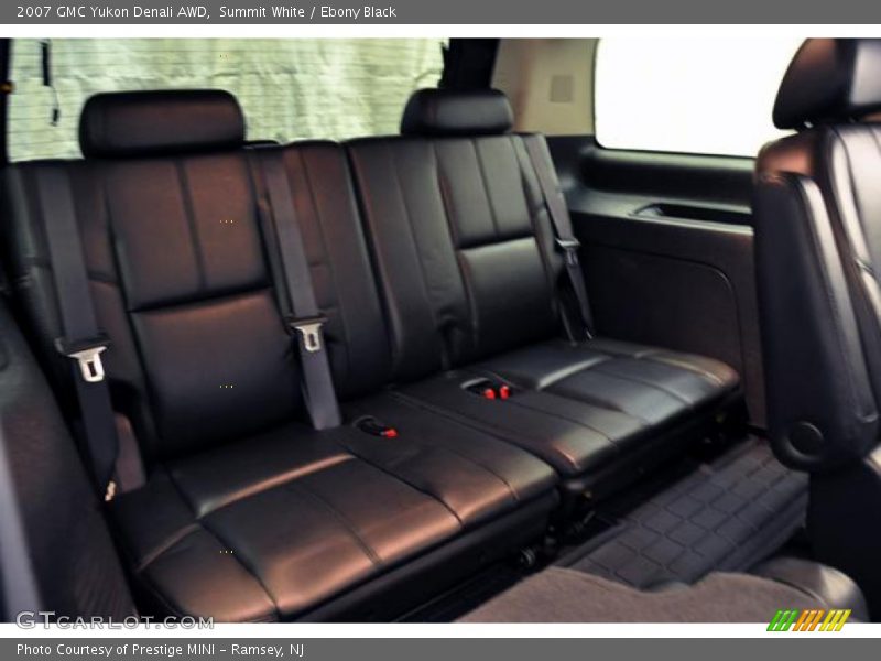 Summit White / Ebony Black 2007 GMC Yukon Denali AWD