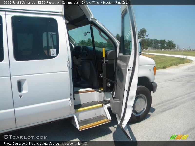 Oxford White / Medium Flint Grey 2006 Ford E Series Van E350 Passenger Commercial