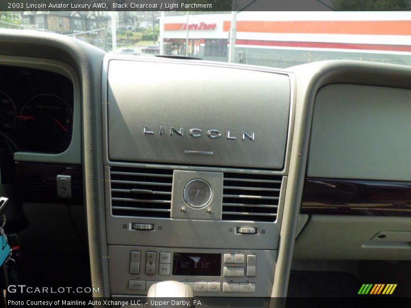 Black Clearcoat / Light Parchment 2003 Lincoln Aviator Luxury AWD