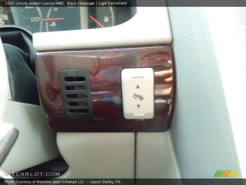 Black Clearcoat / Light Parchment 2003 Lincoln Aviator Luxury AWD