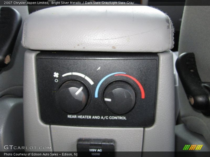 Bright Silver Metallic / Dark Slate Gray/Light Slate Gray 2007 Chrysler Aspen Limited