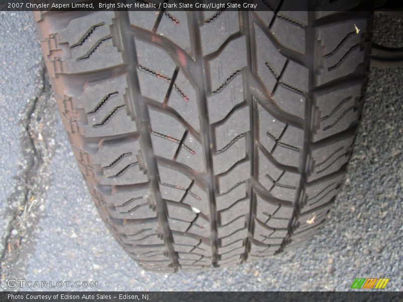 Bright Silver Metallic / Dark Slate Gray/Light Slate Gray 2007 Chrysler Aspen Limited