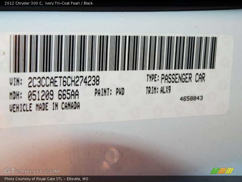 Ivory Tri-Coat Pearl / Black 2012 Chrysler 300 C
