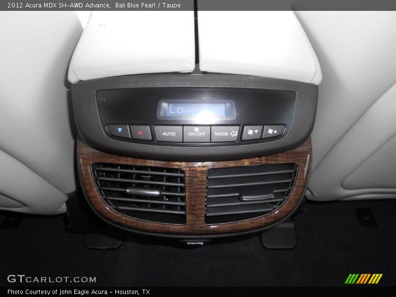 Controls of 2012 MDX SH-AWD Advance