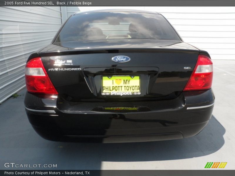 Black / Pebble Beige 2005 Ford Five Hundred SEL