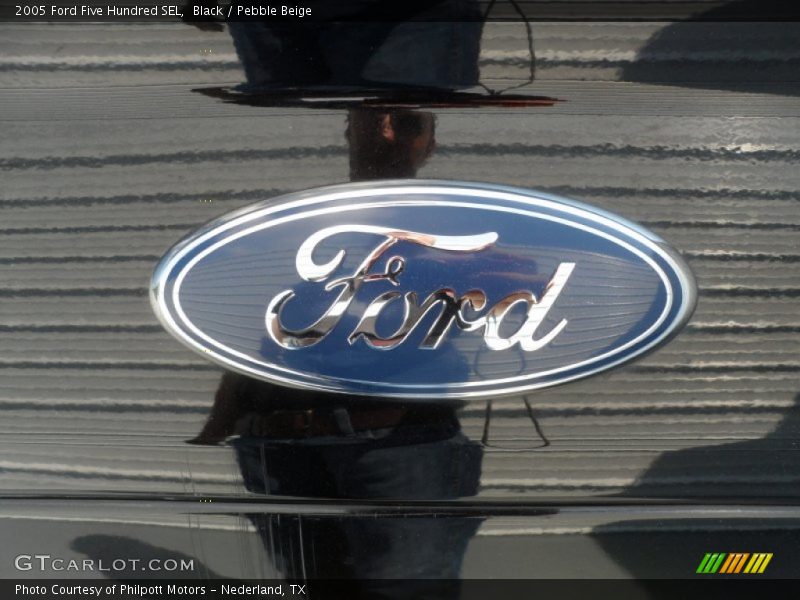 Black / Pebble Beige 2005 Ford Five Hundred SEL