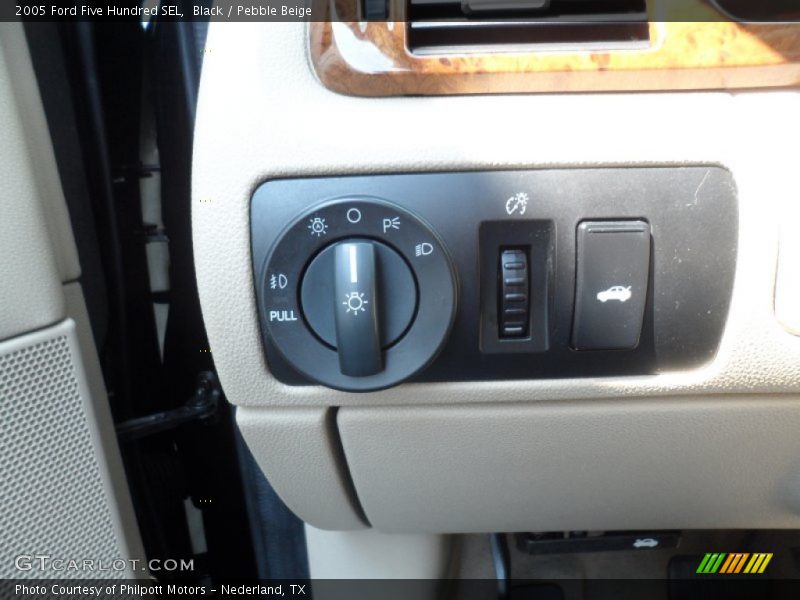 Black / Pebble Beige 2005 Ford Five Hundred SEL