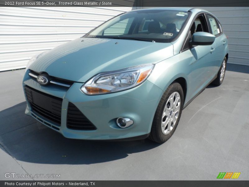 Front 3/4 View of 2012 Focus SE 5-Door