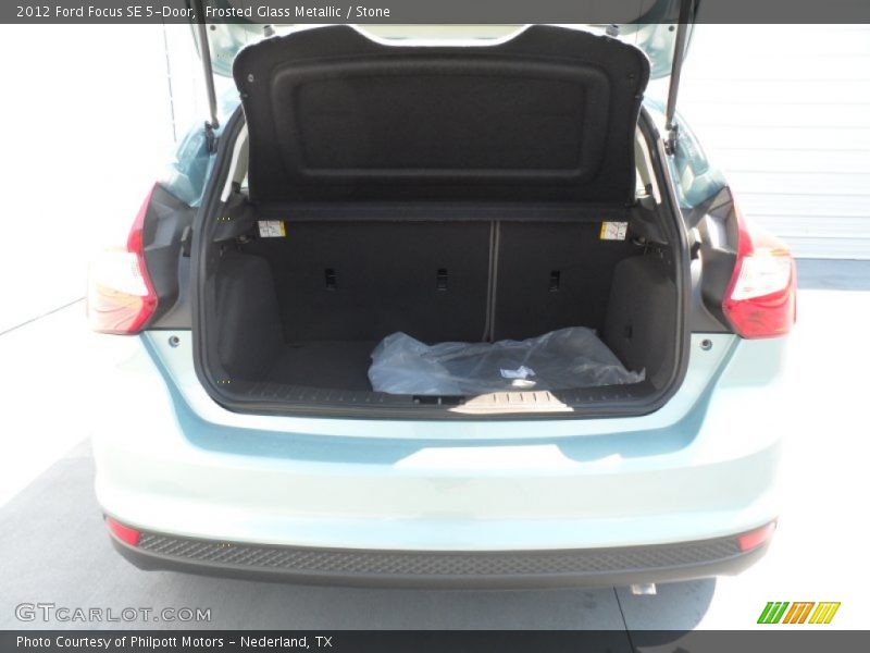  2012 Focus SE 5-Door Trunk