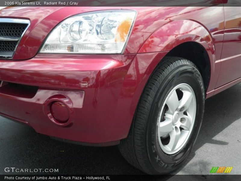 Radiant Red / Gray 2006 Kia Sorento LX