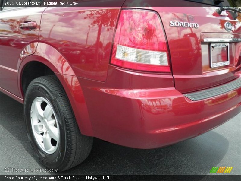 Radiant Red / Gray 2006 Kia Sorento LX
