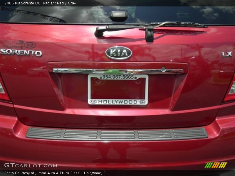Radiant Red / Gray 2006 Kia Sorento LX