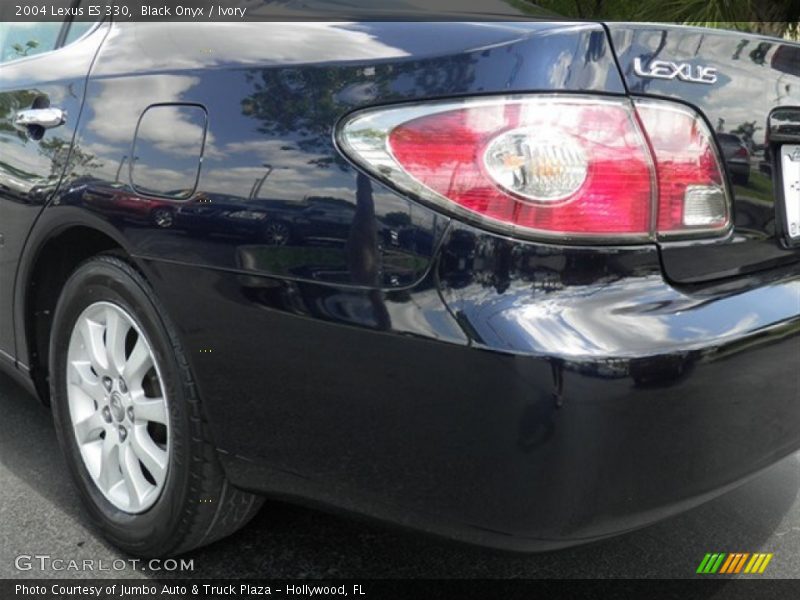 Black Onyx / Ivory 2004 Lexus ES 330