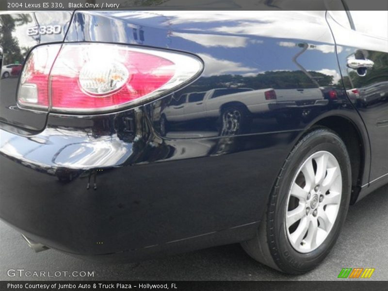 Black Onyx / Ivory 2004 Lexus ES 330