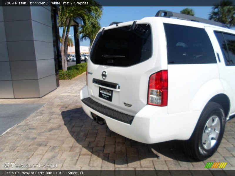 White Frost / Graphite 2009 Nissan Pathfinder S