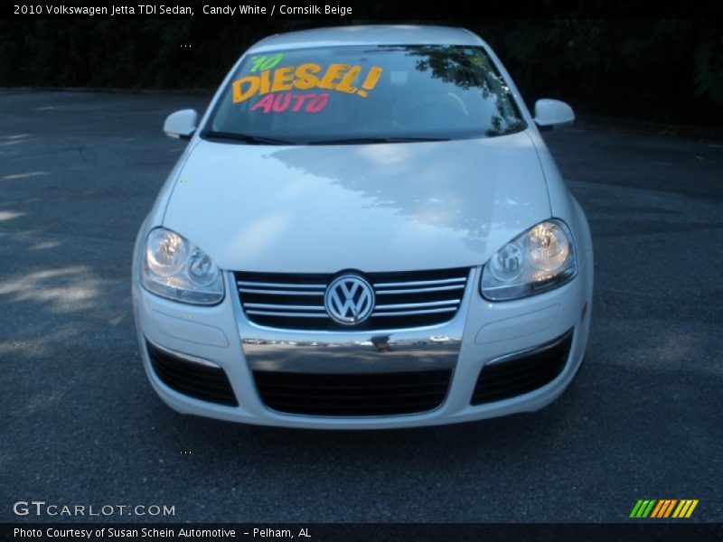 Candy White / Cornsilk Beige 2010 Volkswagen Jetta TDI Sedan