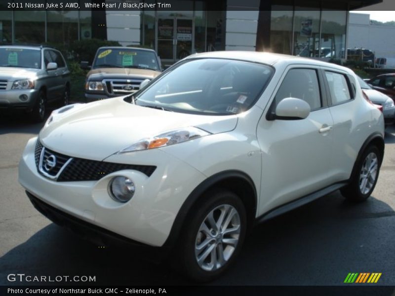 White Pearl / Black/Silver Trim 2011 Nissan Juke S AWD