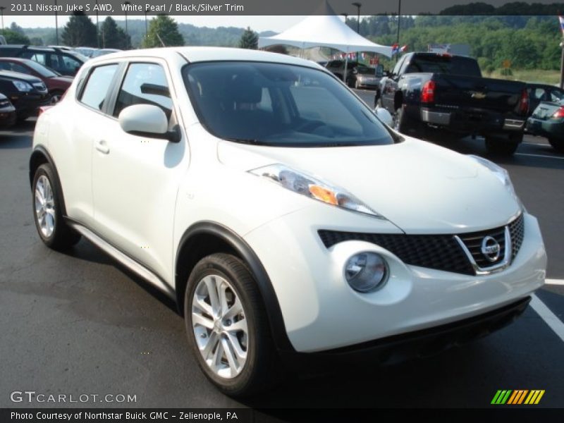 White Pearl / Black/Silver Trim 2011 Nissan Juke S AWD