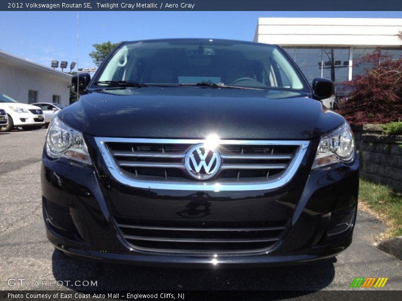Twilight Gray Metallic / Aero Gray 2012 Volkswagen Routan SE