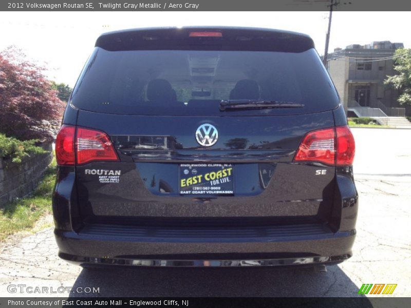 Twilight Gray Metallic / Aero Gray 2012 Volkswagen Routan SE
