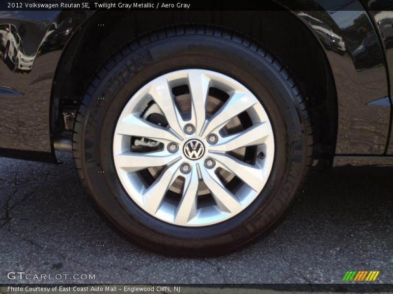 Twilight Gray Metallic / Aero Gray 2012 Volkswagen Routan SE