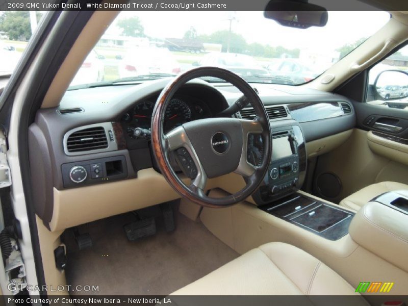 White Diamond Tricoat / Cocoa/Light Cashmere 2009 GMC Yukon Denali