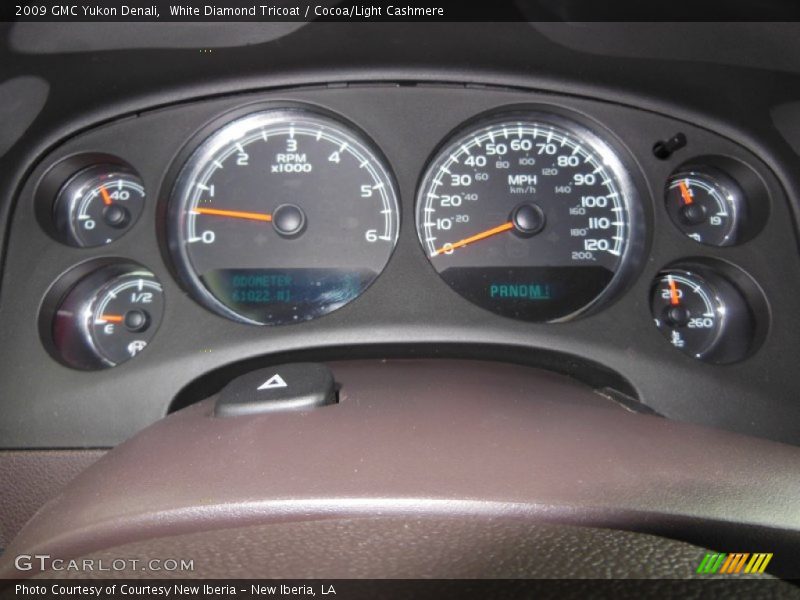 White Diamond Tricoat / Cocoa/Light Cashmere 2009 GMC Yukon Denali