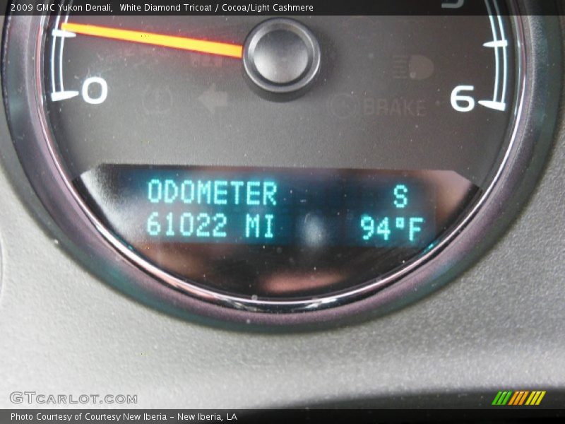 White Diamond Tricoat / Cocoa/Light Cashmere 2009 GMC Yukon Denali