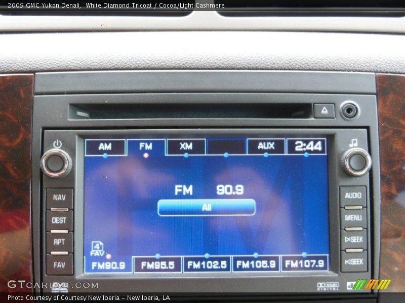 White Diamond Tricoat / Cocoa/Light Cashmere 2009 GMC Yukon Denali