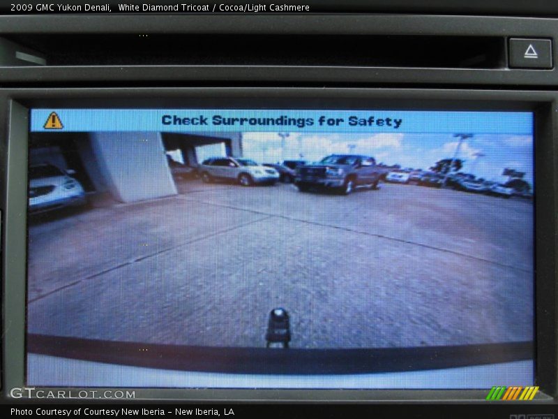 White Diamond Tricoat / Cocoa/Light Cashmere 2009 GMC Yukon Denali