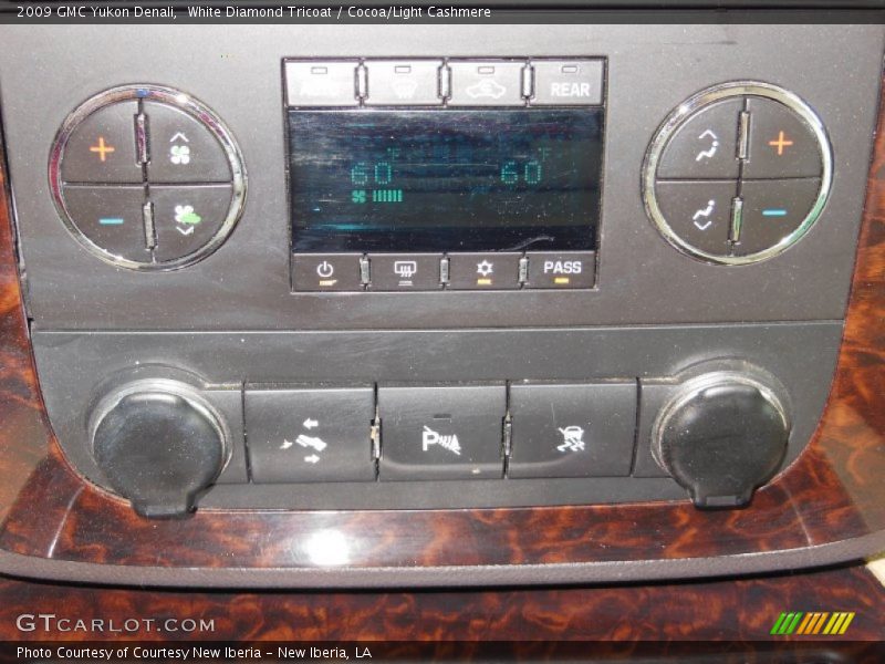 White Diamond Tricoat / Cocoa/Light Cashmere 2009 GMC Yukon Denali