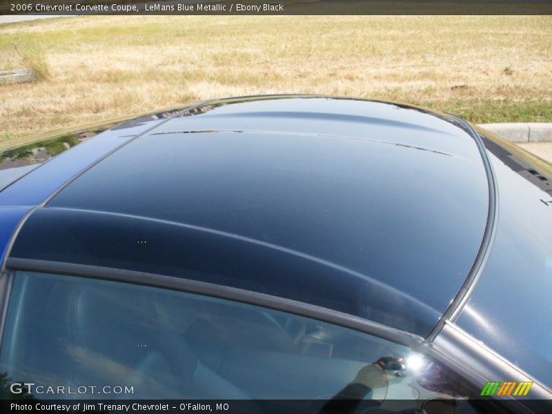 Sunroof of 2006 Corvette Coupe