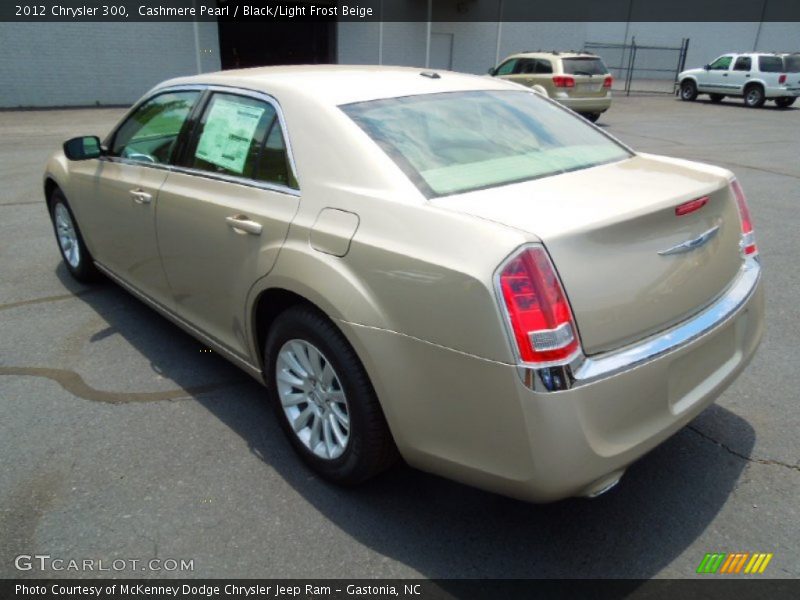 Cashmere Pearl / Black/Light Frost Beige 2012 Chrysler 300