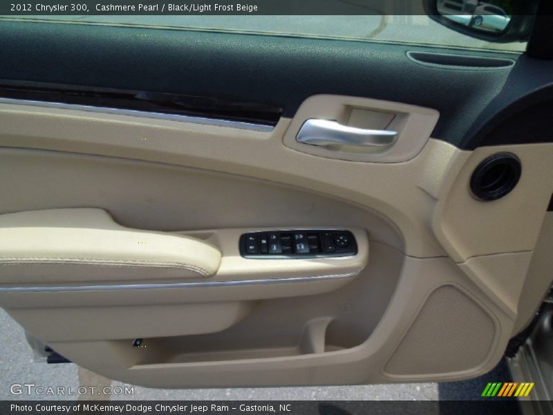 Cashmere Pearl / Black/Light Frost Beige 2012 Chrysler 300