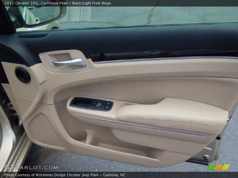 Cashmere Pearl / Black/Light Frost Beige 2012 Chrysler 300