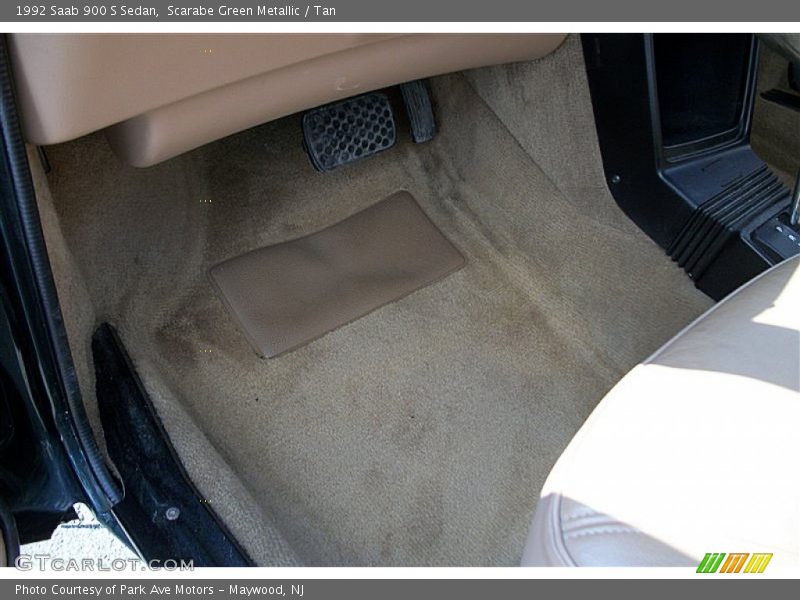 Scarabe Green Metallic / Tan 1992 Saab 900 S Sedan