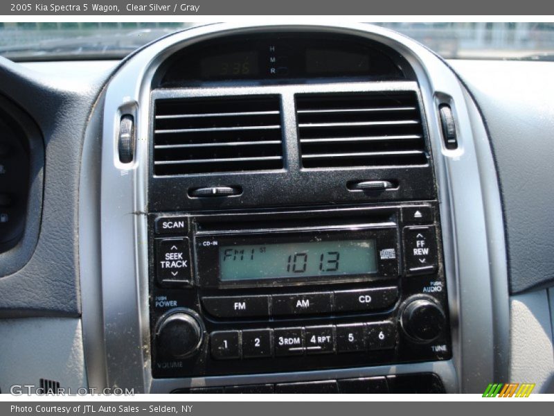 Clear Silver / Gray 2005 Kia Spectra 5 Wagon