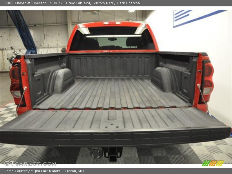Victory Red / Dark Charcoal 2005 Chevrolet Silverado 1500 Z71 Crew Cab 4x4