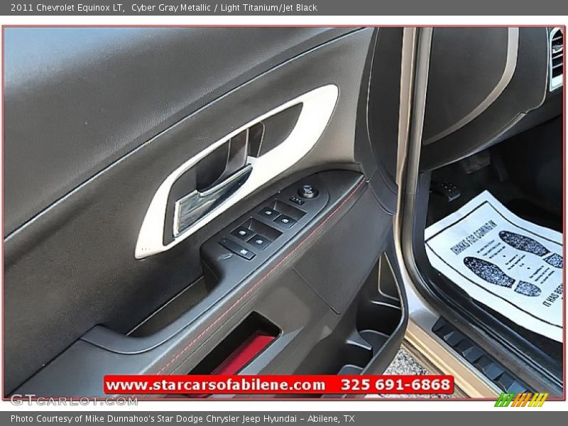 Cyber Gray Metallic / Light Titanium/Jet Black 2011 Chevrolet Equinox LT