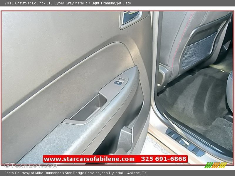 Cyber Gray Metallic / Light Titanium/Jet Black 2011 Chevrolet Equinox LT