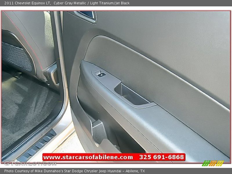 Cyber Gray Metallic / Light Titanium/Jet Black 2011 Chevrolet Equinox LT
