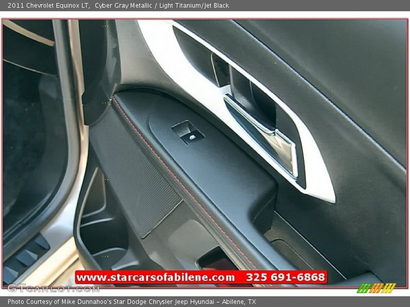 Cyber Gray Metallic / Light Titanium/Jet Black 2011 Chevrolet Equinox LT