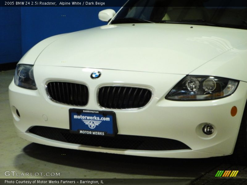 Alpine White / Dark Beige 2005 BMW Z4 2.5i Roadster